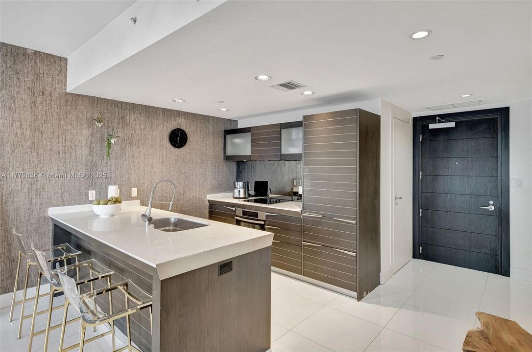 Недавно арендовано: $3,800 (1 спален, 1 ванн, 799 Квадратных фут)