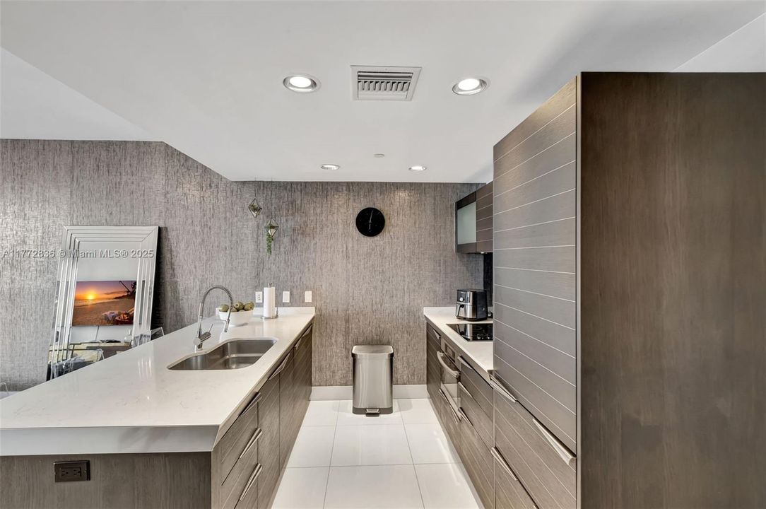 Недавно арендовано: $3,800 (1 спален, 1 ванн, 799 Квадратных фут)