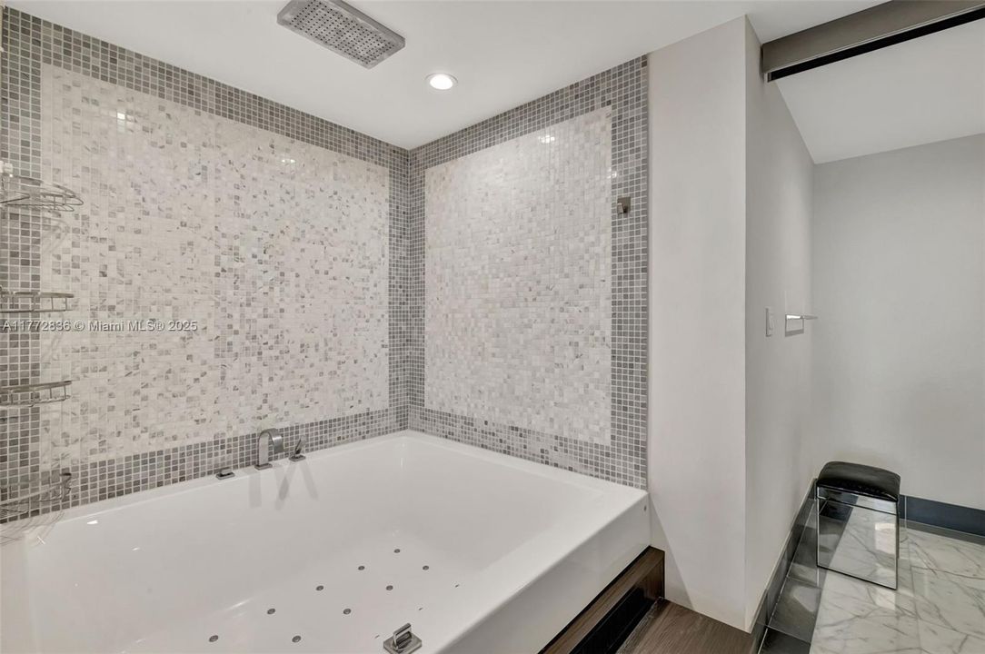 Недавно арендовано: $3,800 (1 спален, 1 ванн, 799 Квадратных фут)