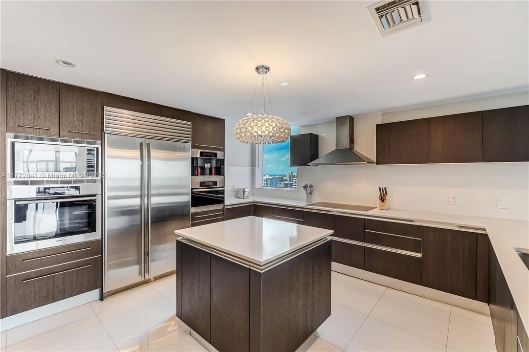 For Sale: $3,200,000 (4 beds, 4 baths, 2394 Square Feet)