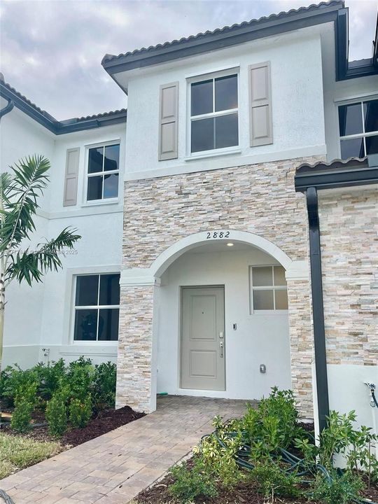 Recently Rented: $2,550 (3 beds, 2 baths, 1484 Square Feet)