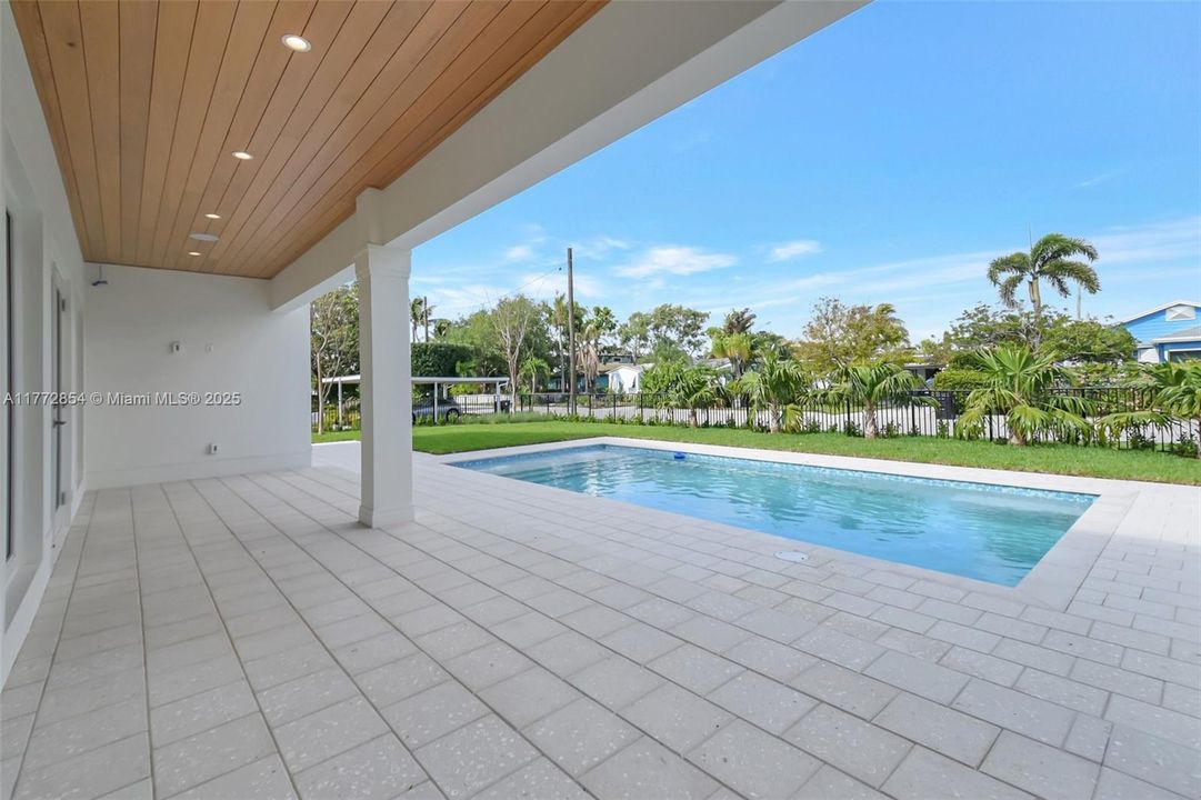 Recently Sold: $2,800,000 (4 beds, 3 baths, 3386 Square Feet)