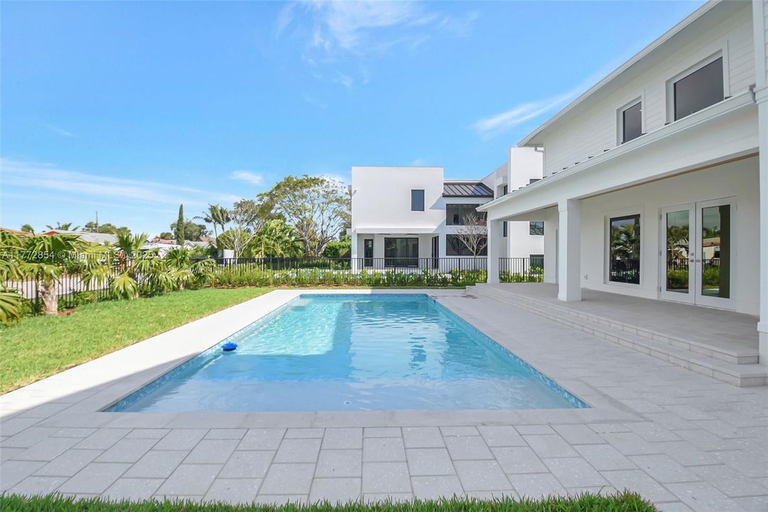 Recently Sold: $2,800,000 (4 beds, 3 baths, 3386 Square Feet)