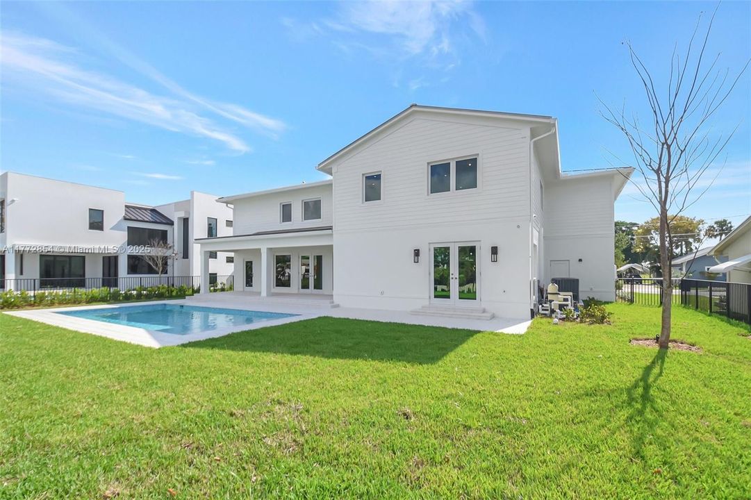 Recently Sold: $2,800,000 (4 beds, 3 baths, 3386 Square Feet)