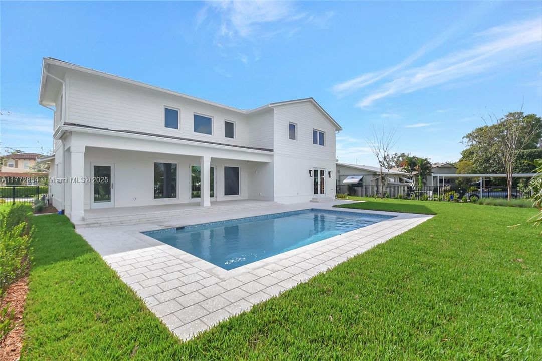 Recently Sold: $2,800,000 (4 beds, 3 baths, 3386 Square Feet)