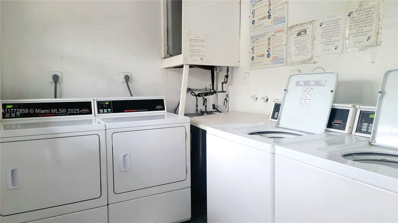 Под контрактом: $119,999 (2 спален, 2 ванн, 990 Квадратных фут)