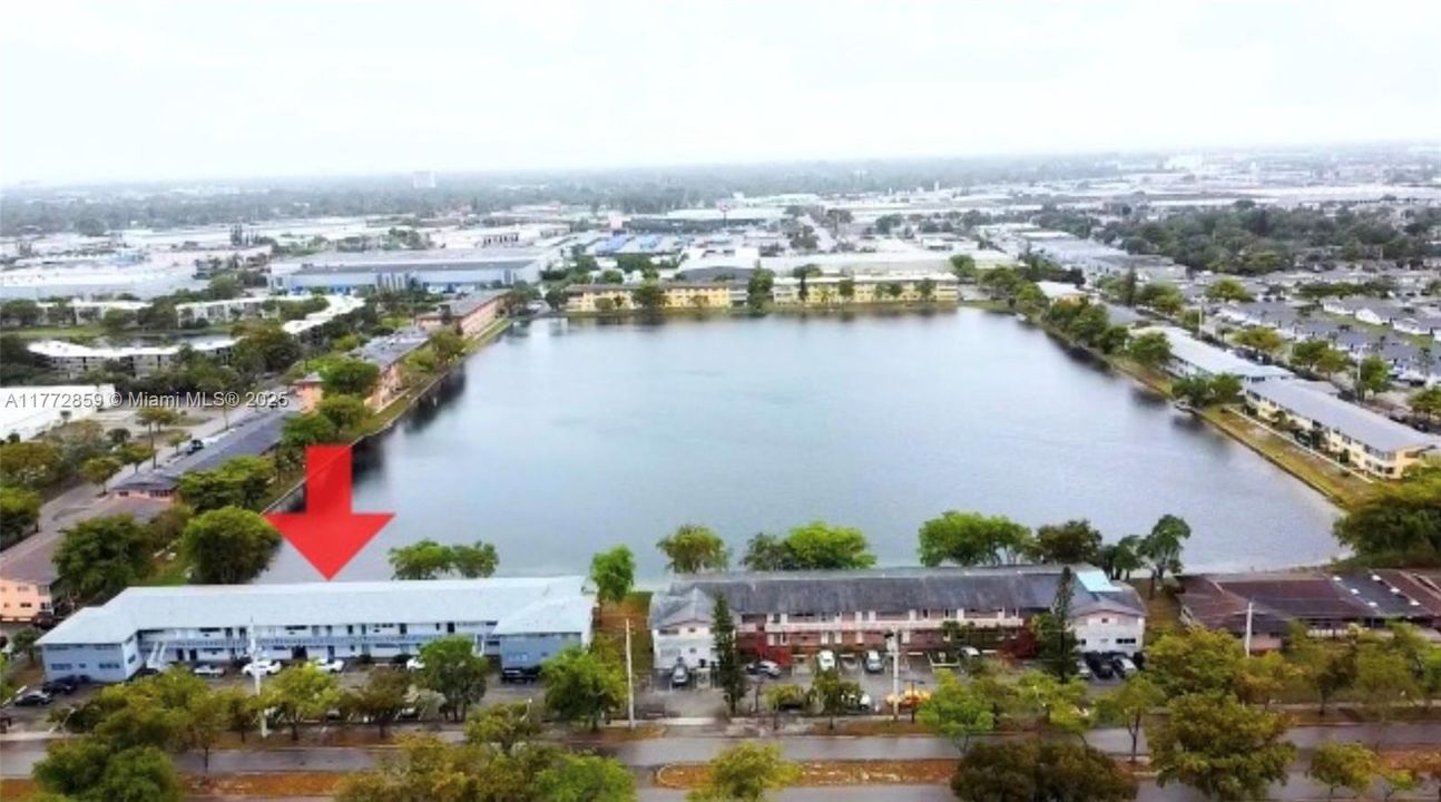 Под контрактом: $119,999 (2 спален, 2 ванн, 990 Квадратных фут)