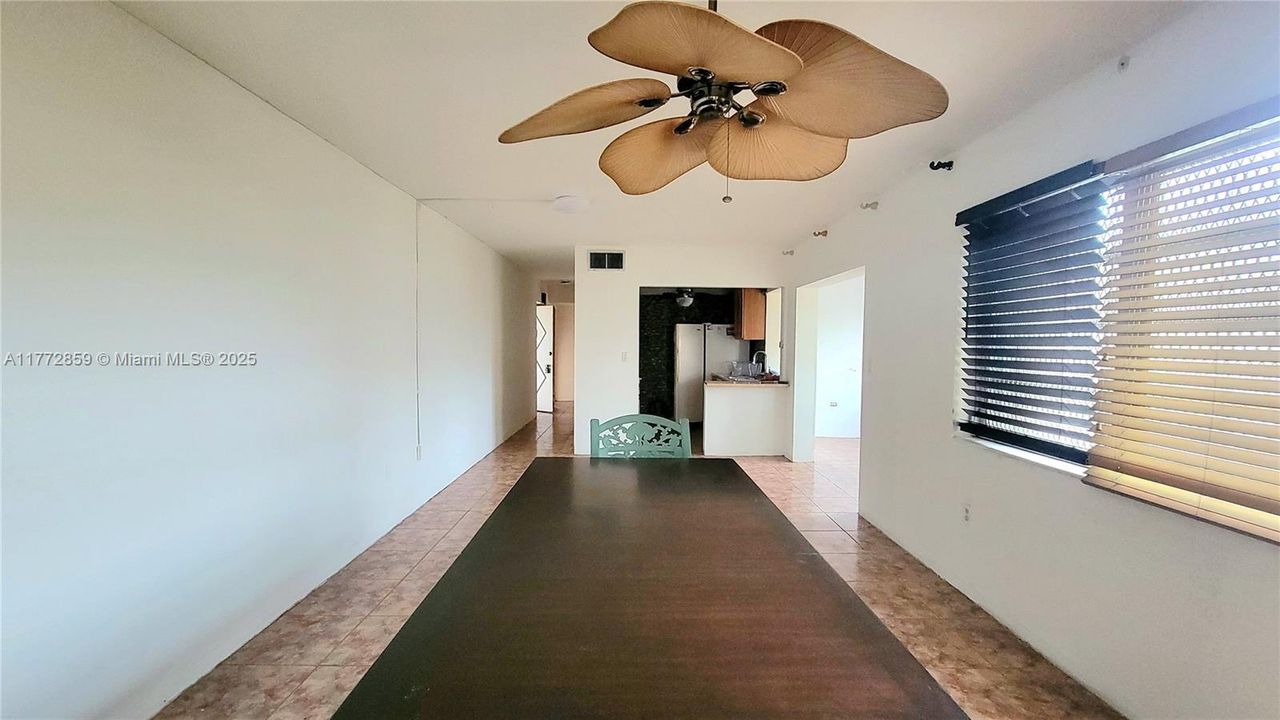 Под контрактом: $119,999 (2 спален, 2 ванн, 990 Квадратных фут)