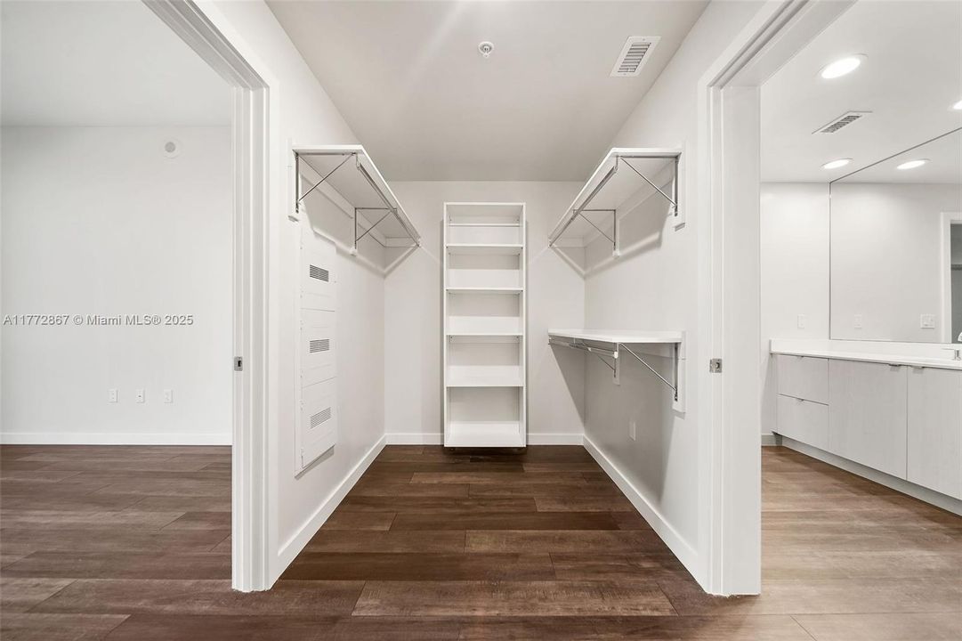 Recently Rented: $2,975 (1 beds, 1 baths, 768 Square Feet)