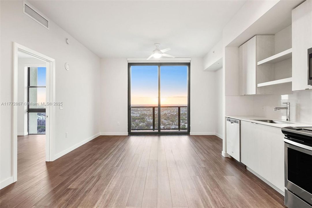 Recently Rented: $2,975 (1 beds, 1 baths, 768 Square Feet)