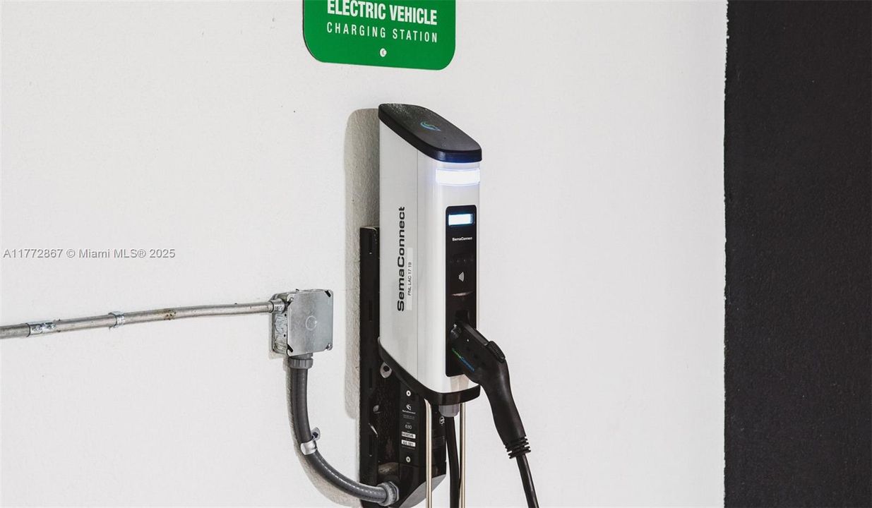 Recently Rented: $2,975 (1 beds, 1 baths, 768 Square Feet)