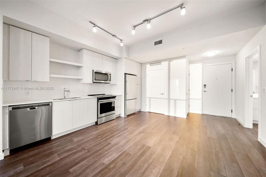 Recently Rented: $2,975 (1 beds, 1 baths, 768 Square Feet)