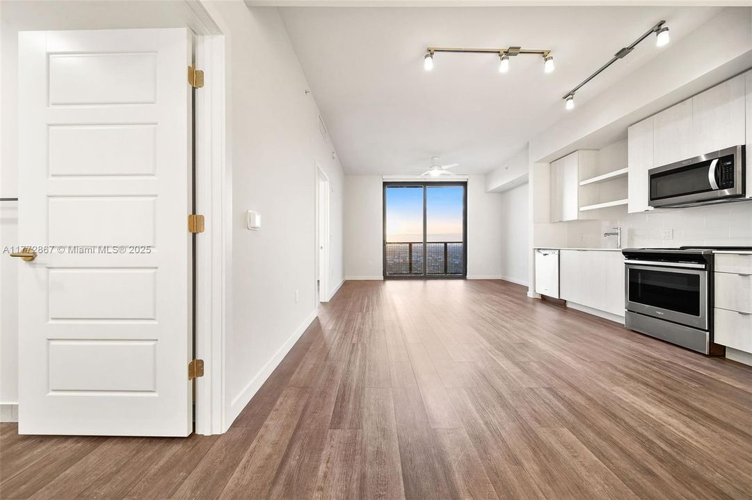 Recently Rented: $2,975 (1 beds, 1 baths, 768 Square Feet)