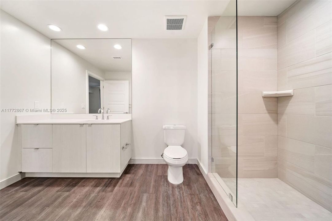 Recently Rented: $2,975 (1 beds, 1 baths, 768 Square Feet)