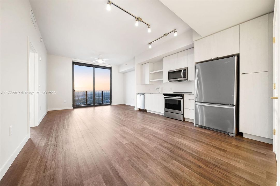 Recently Rented: $2,975 (1 beds, 1 baths, 768 Square Feet)