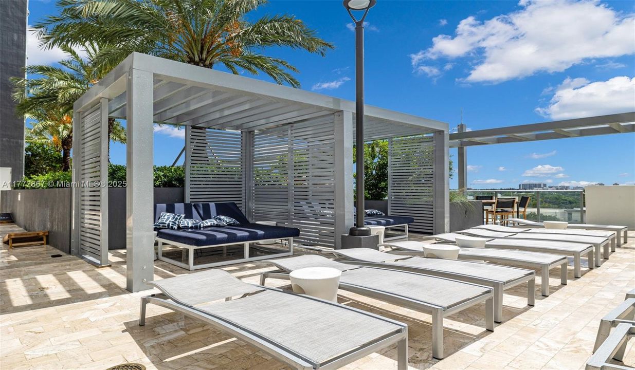 Recently Rented: $2,975 (1 beds, 1 baths, 768 Square Feet)