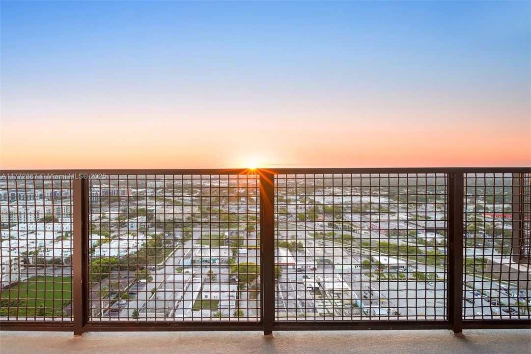 Recently Rented: $2,975 (1 beds, 1 baths, 768 Square Feet)