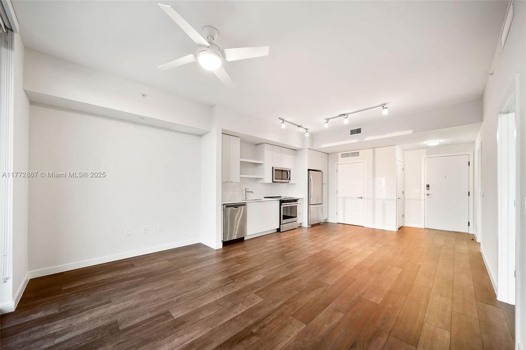 Recently Rented: $2,975 (1 beds, 1 baths, 768 Square Feet)