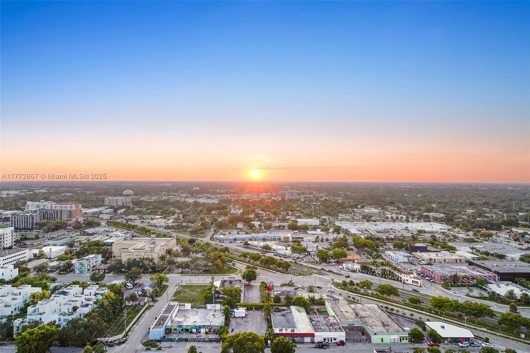 Recently Rented: $2,975 (1 beds, 1 baths, 768 Square Feet)