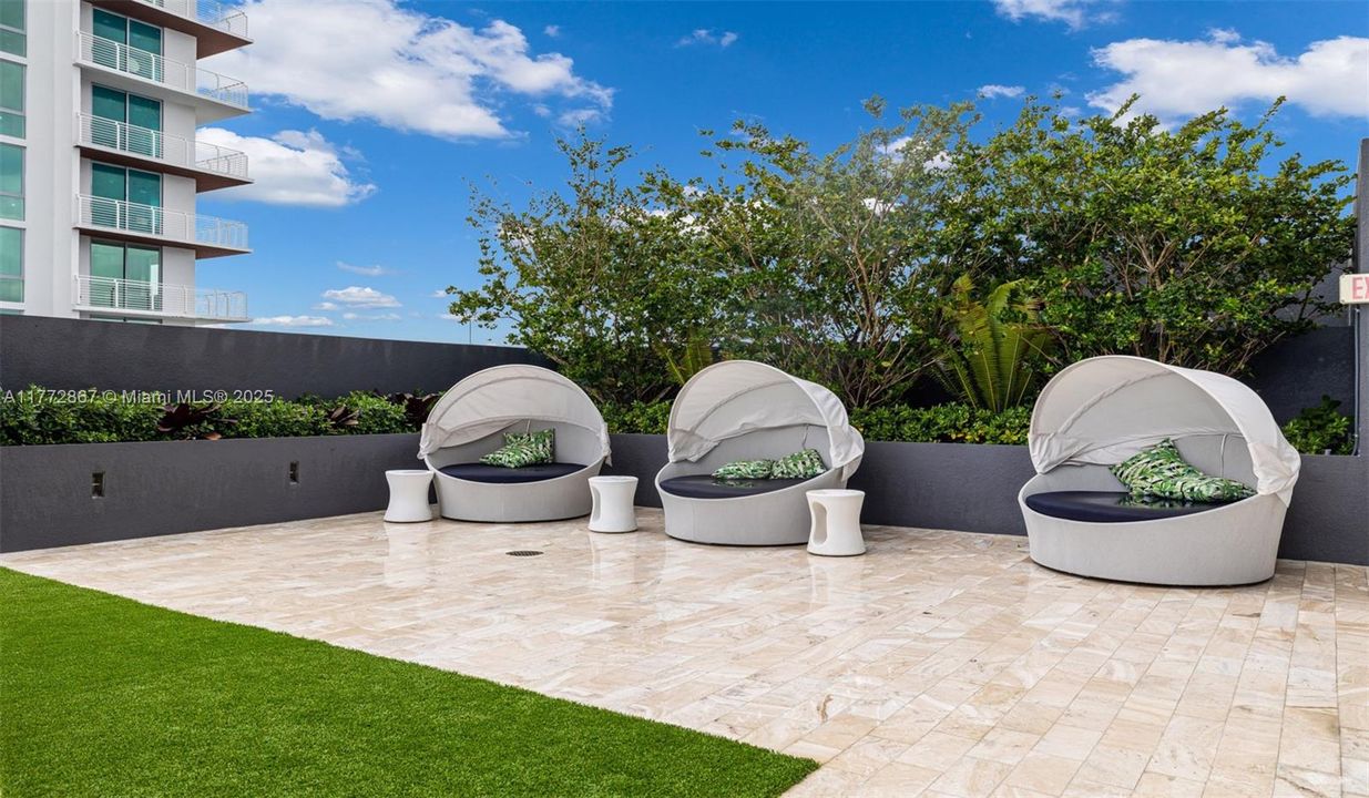 Recently Rented: $2,975 (1 beds, 1 baths, 768 Square Feet)