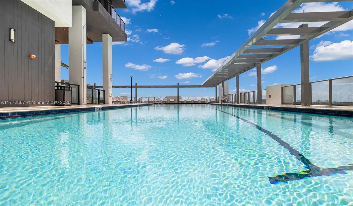 Recently Rented: $2,975 (1 beds, 1 baths, 768 Square Feet)