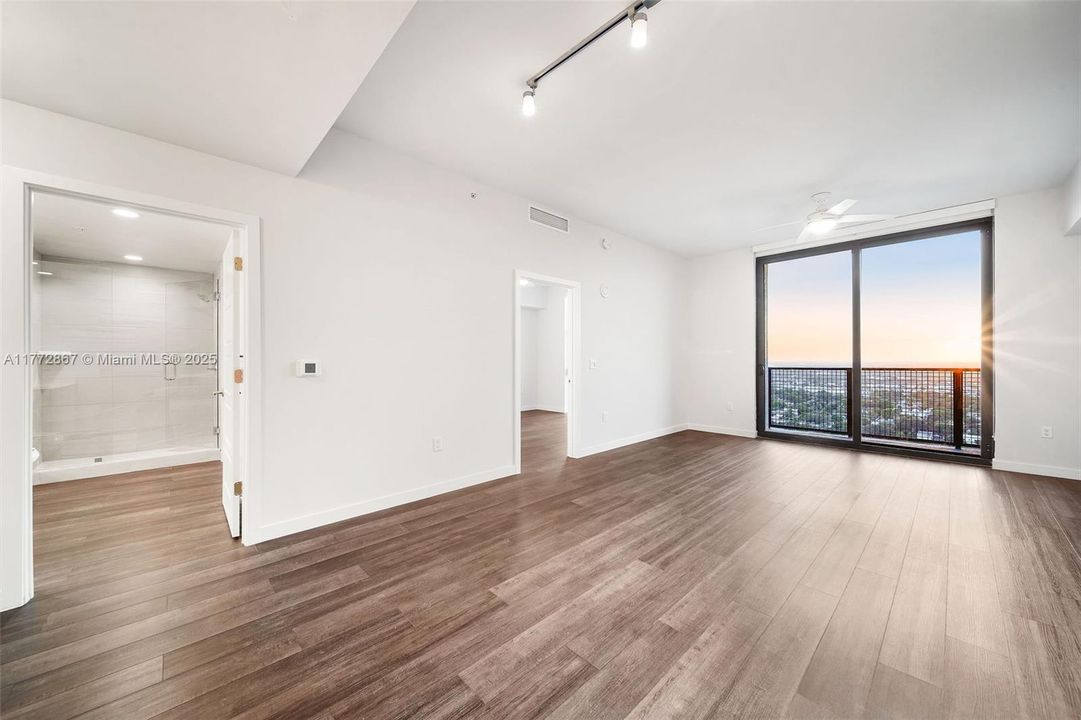 Recently Rented: $2,975 (1 beds, 1 baths, 768 Square Feet)