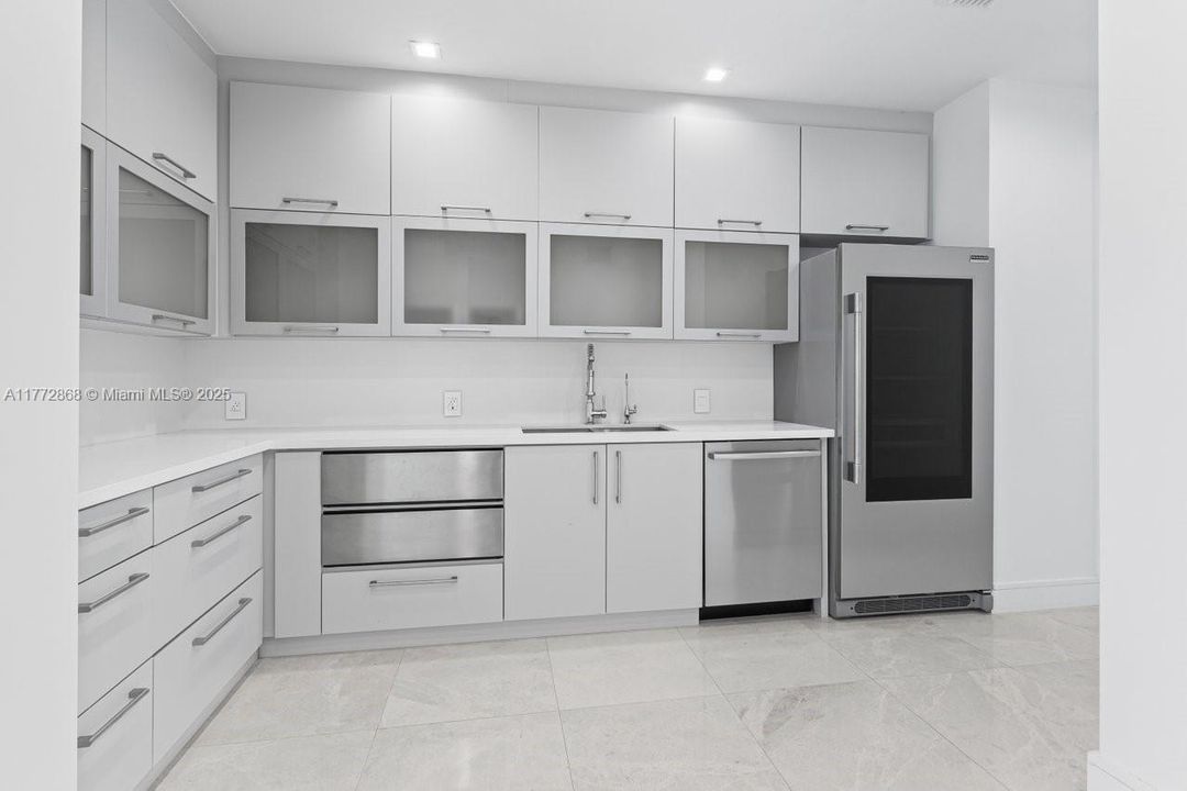 Recently Sold: $4,790,000 (7 beds, 7 baths, 8890 Square Feet)