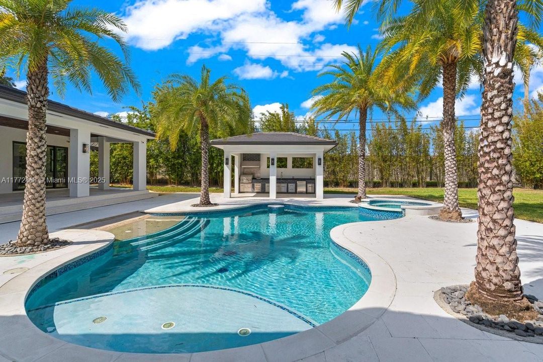 Recently Sold: $4,790,000 (7 beds, 7 baths, 8890 Square Feet)