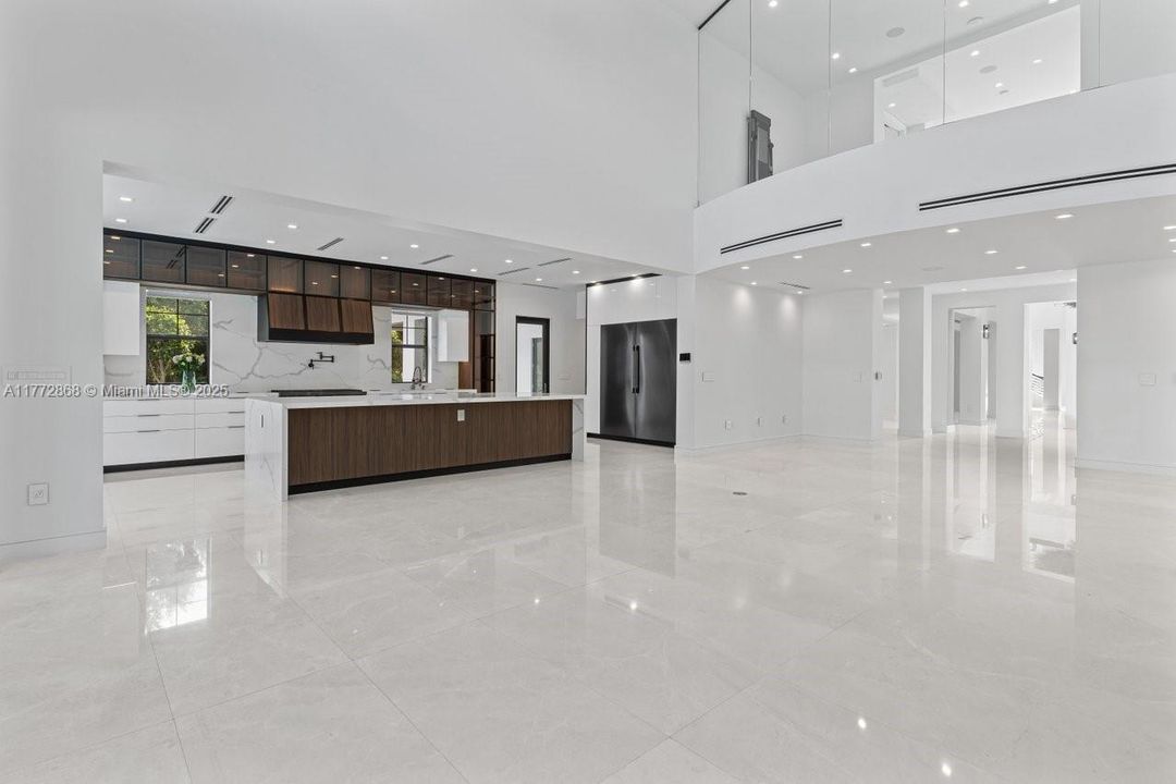 Recently Sold: $4,790,000 (7 beds, 7 baths, 8890 Square Feet)