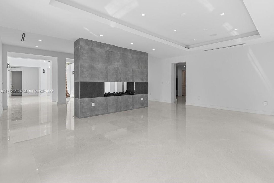 Recently Sold: $4,790,000 (7 beds, 7 baths, 8890 Square Feet)