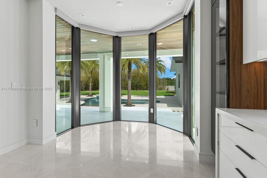 Recently Sold: $4,790,000 (7 beds, 7 baths, 8890 Square Feet)