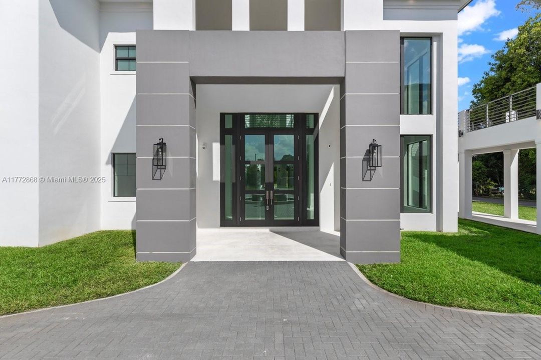 Recently Sold: $4,790,000 (7 beds, 7 baths, 8890 Square Feet)