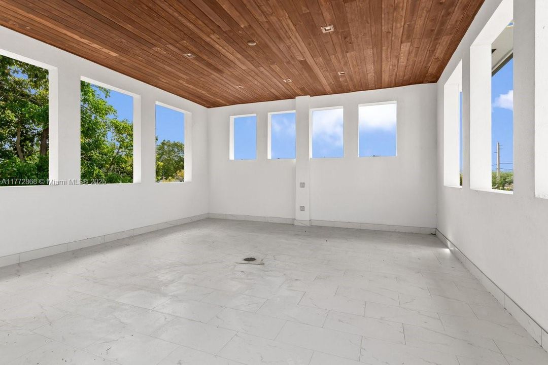 Recently Sold: $4,790,000 (7 beds, 7 baths, 8890 Square Feet)