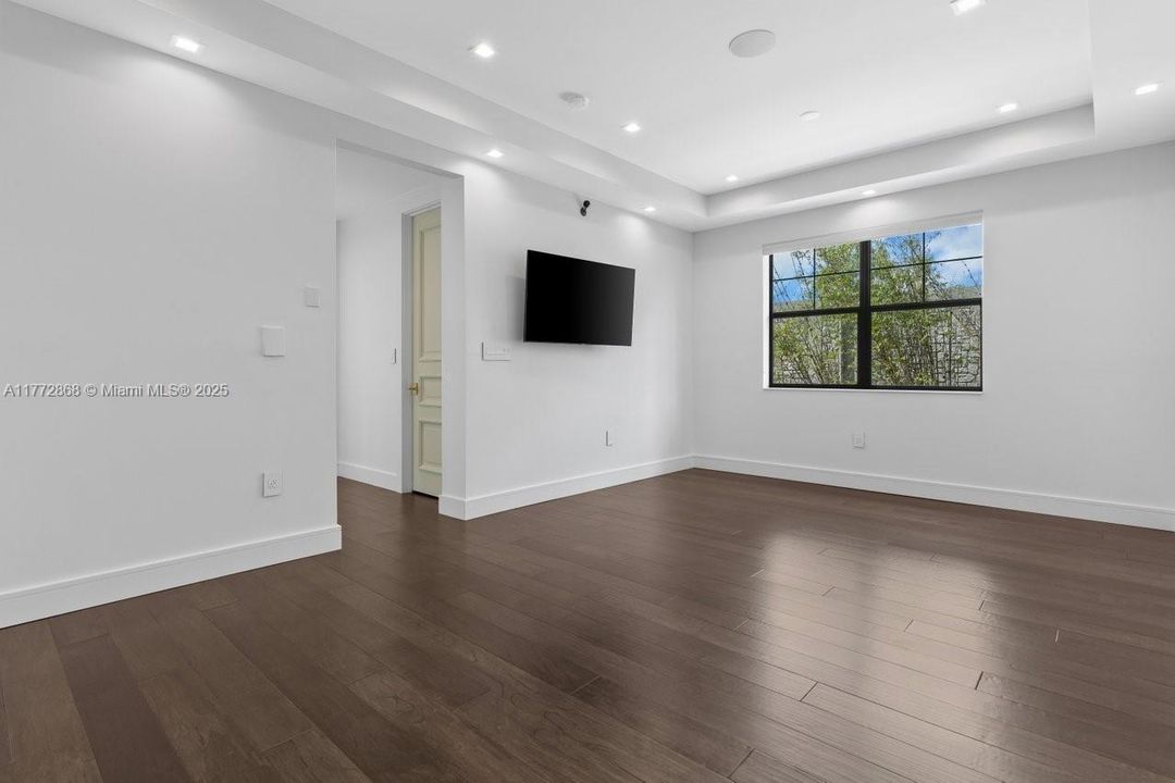 Recently Sold: $4,790,000 (7 beds, 7 baths, 8890 Square Feet)