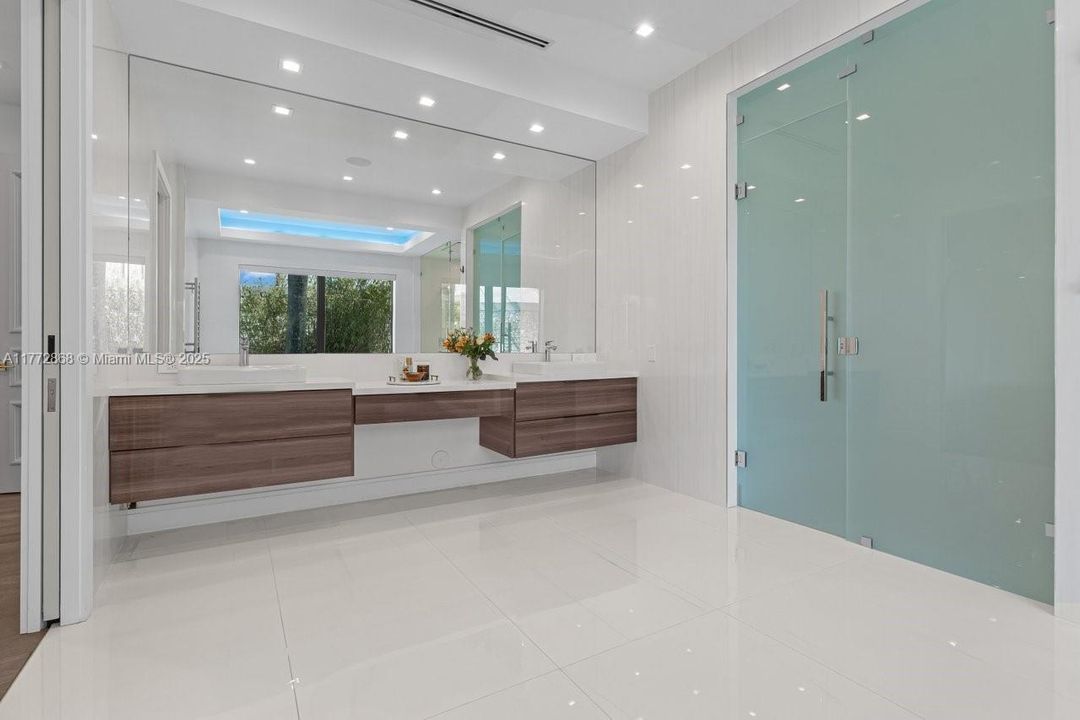 Recently Sold: $4,790,000 (7 beds, 7 baths, 8890 Square Feet)