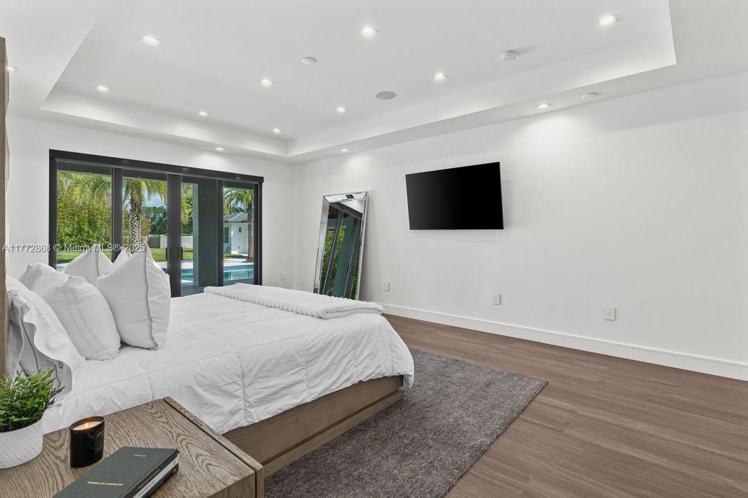 Recently Sold: $4,790,000 (7 beds, 7 baths, 8890 Square Feet)