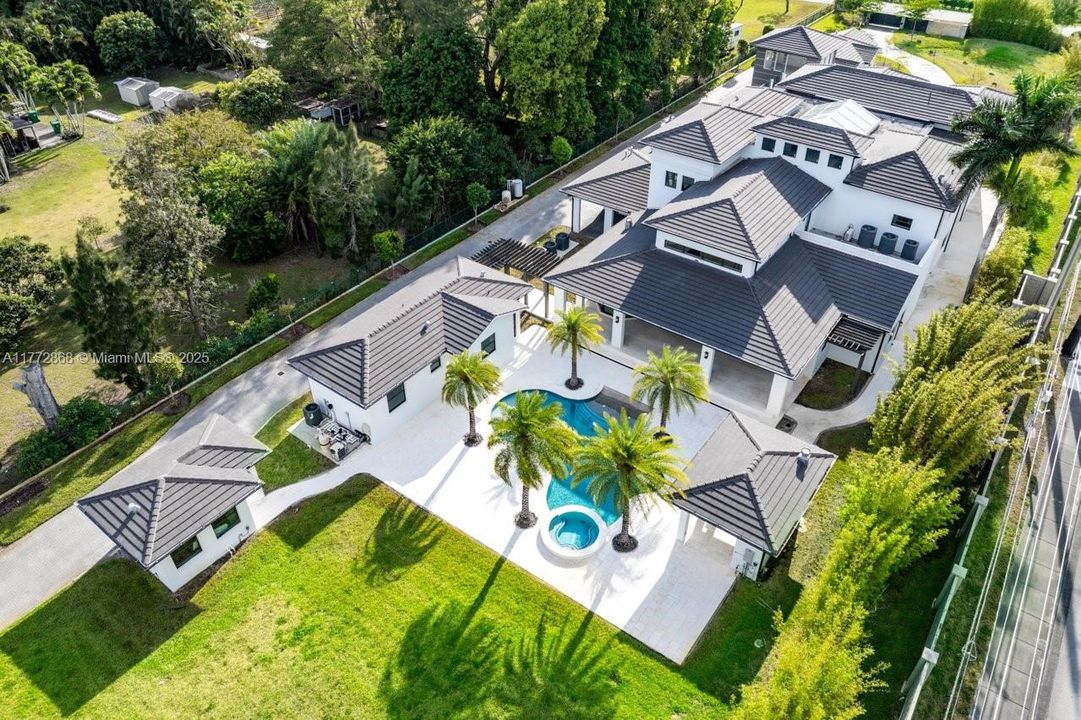 Recently Sold: $4,790,000 (7 beds, 7 baths, 8890 Square Feet)