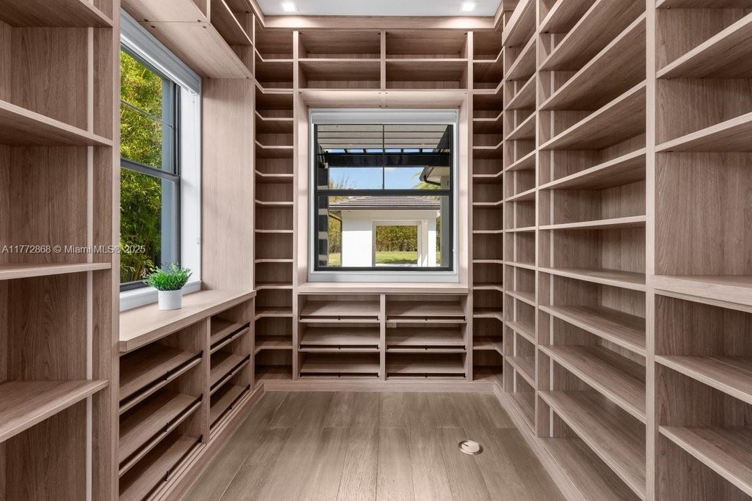 Recently Sold: $4,790,000 (7 beds, 7 baths, 8890 Square Feet)