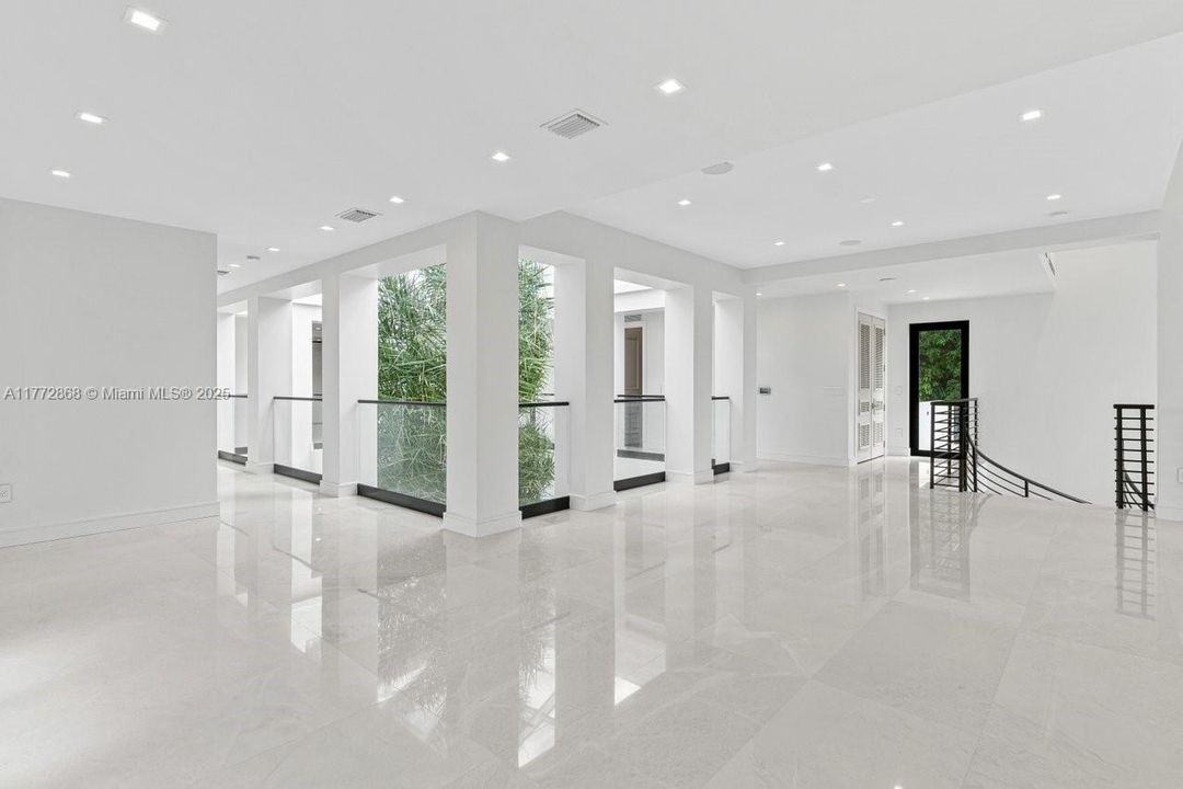 Recently Sold: $4,790,000 (7 beds, 7 baths, 8890 Square Feet)