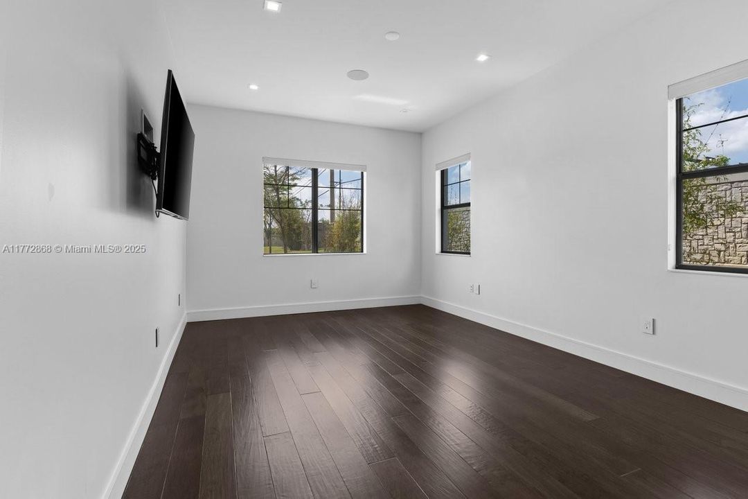 Recently Sold: $4,790,000 (7 beds, 7 baths, 8890 Square Feet)