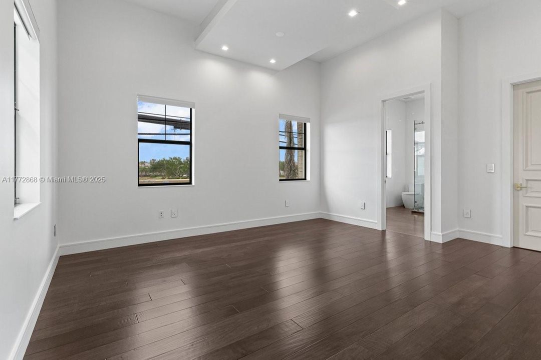 Recently Sold: $4,790,000 (7 beds, 7 baths, 8890 Square Feet)