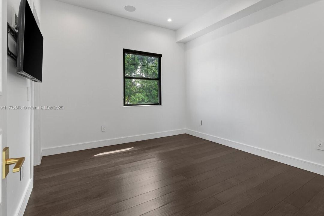 Recently Sold: $4,790,000 (7 beds, 7 baths, 8890 Square Feet)