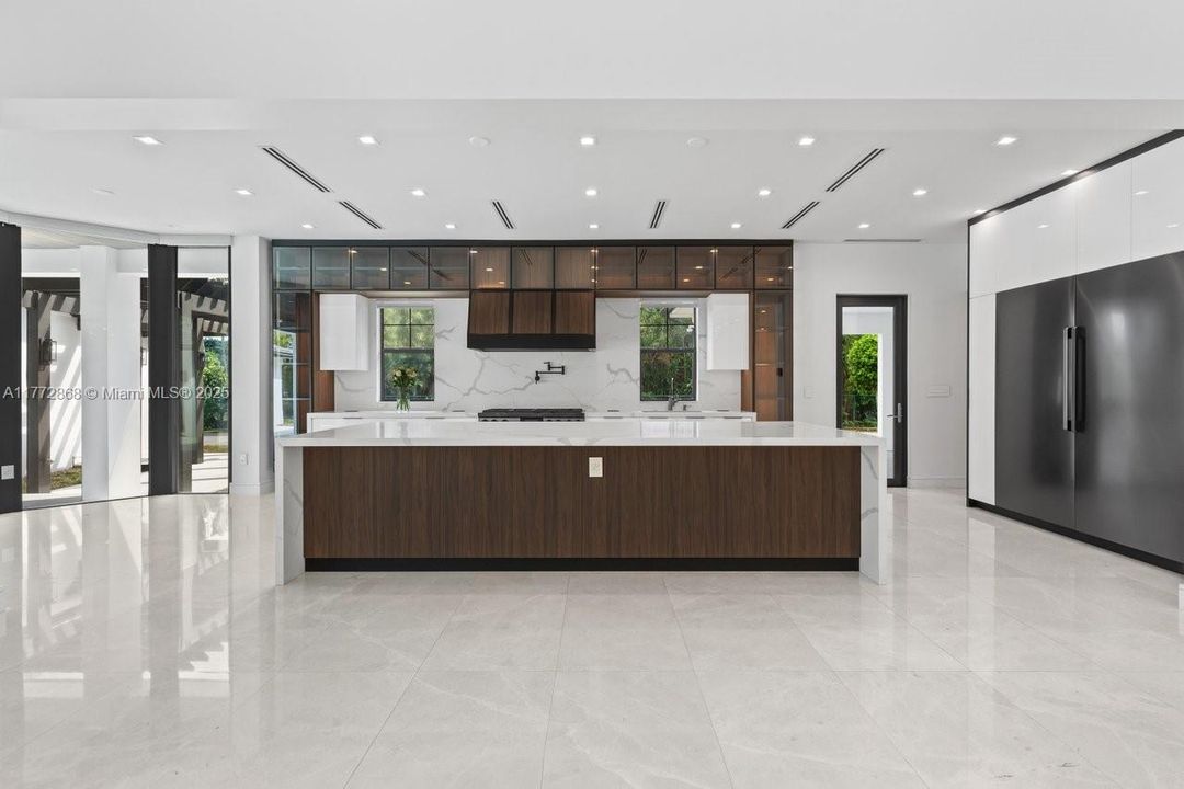 Recently Sold: $4,790,000 (7 beds, 7 baths, 8890 Square Feet)