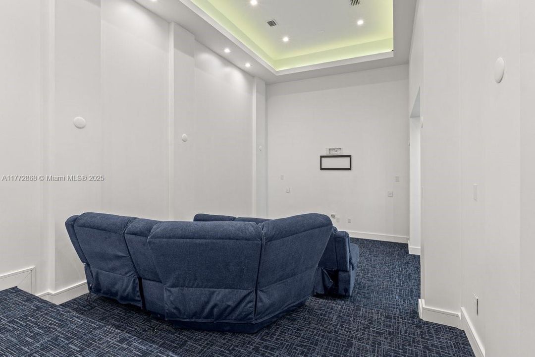 Recently Sold: $4,790,000 (7 beds, 7 baths, 8890 Square Feet)