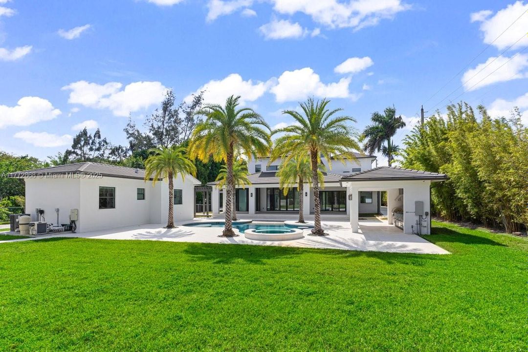 Recently Sold: $4,790,000 (7 beds, 7 baths, 8890 Square Feet)