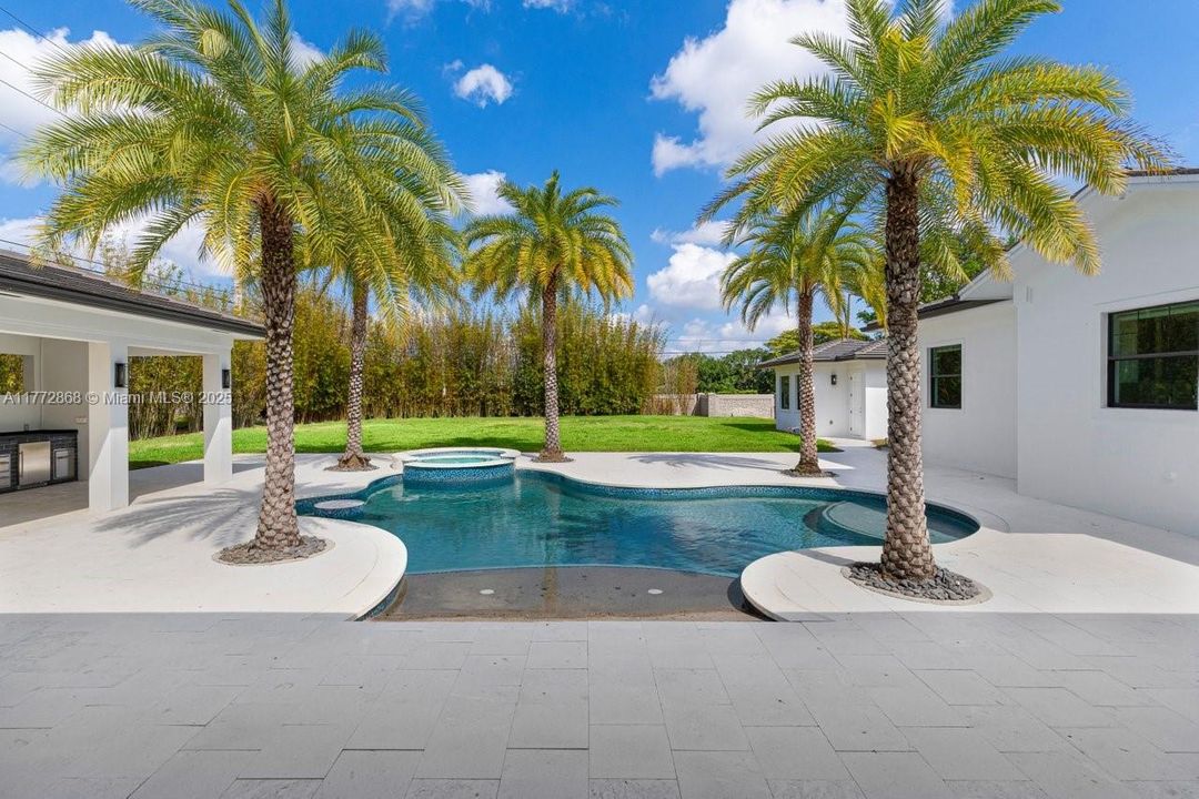Recently Sold: $4,790,000 (7 beds, 7 baths, 8890 Square Feet)