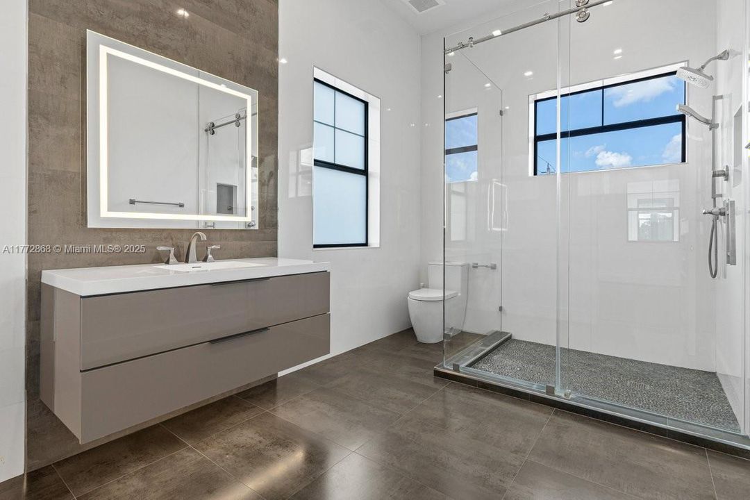 Recently Sold: $4,790,000 (7 beds, 7 baths, 8890 Square Feet)