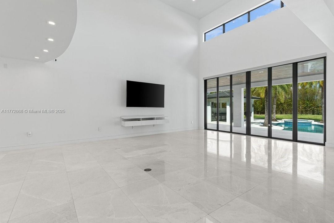 Recently Sold: $4,790,000 (7 beds, 7 baths, 8890 Square Feet)