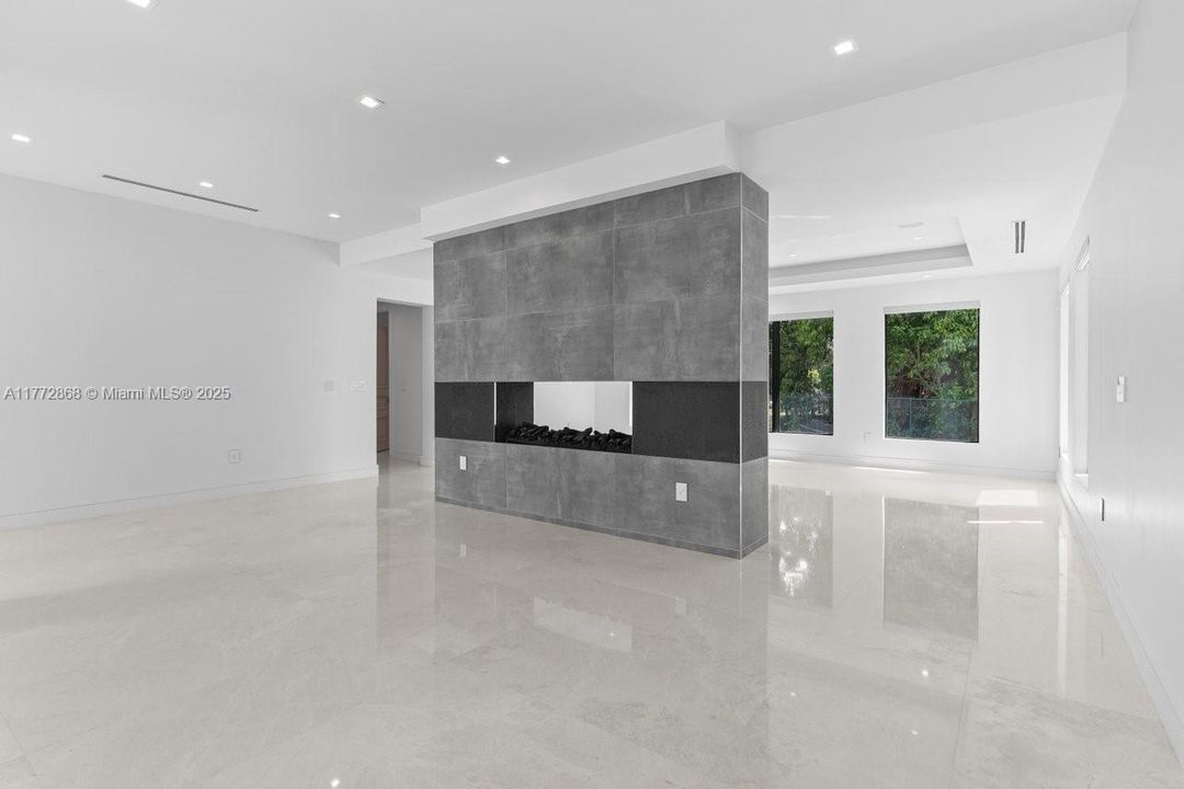 Recently Sold: $4,790,000 (7 beds, 7 baths, 8890 Square Feet)