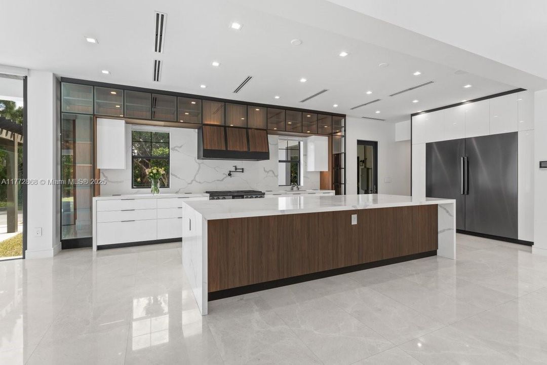 Recently Sold: $4,790,000 (7 beds, 7 baths, 8890 Square Feet)